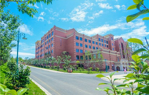 龙陵县镇安中学