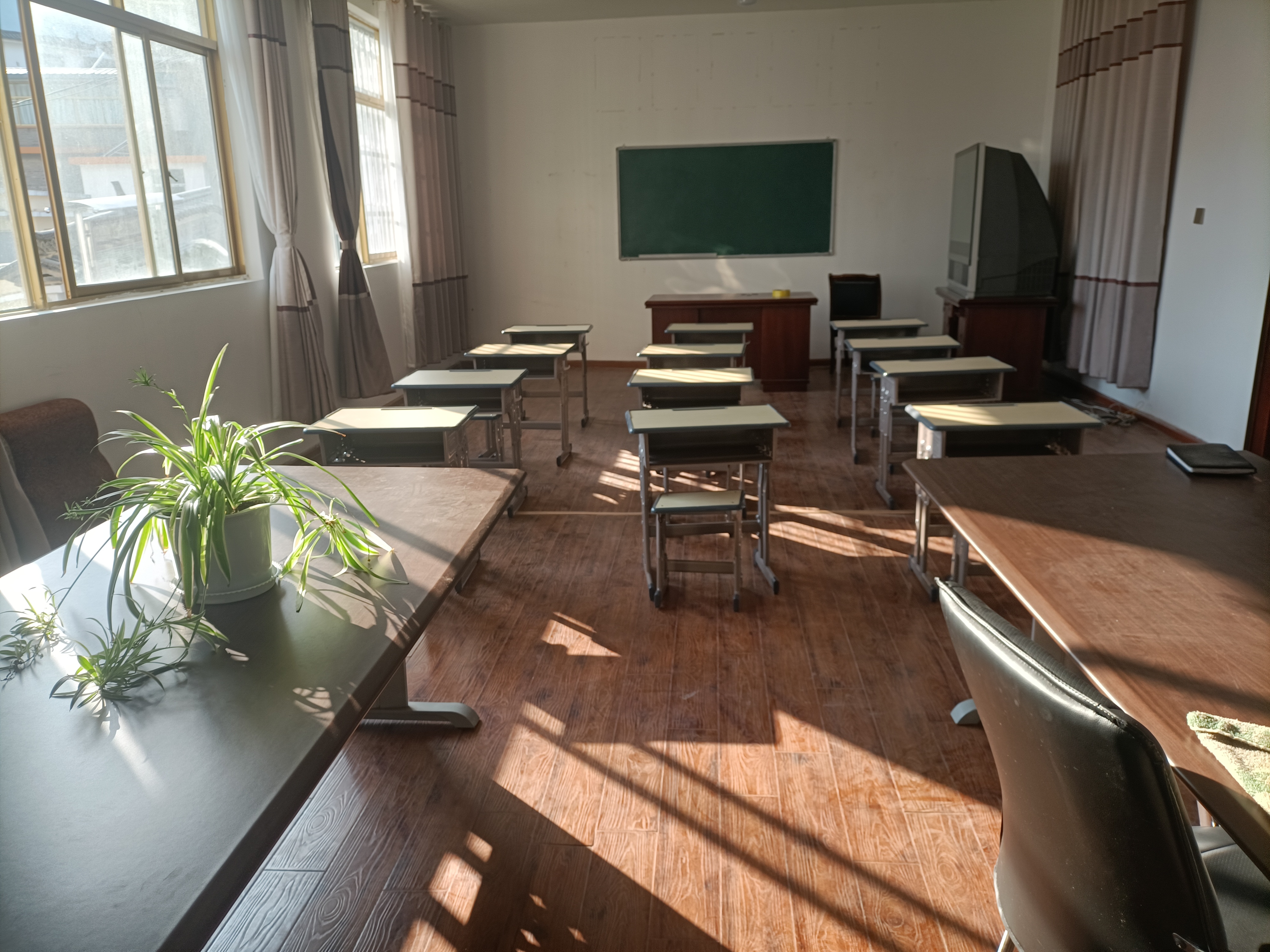 兰坪县争文校外辅导学校有限责任公司